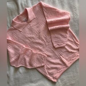 Vintage textured patterned knit sweater with collar in a soft pink Size M